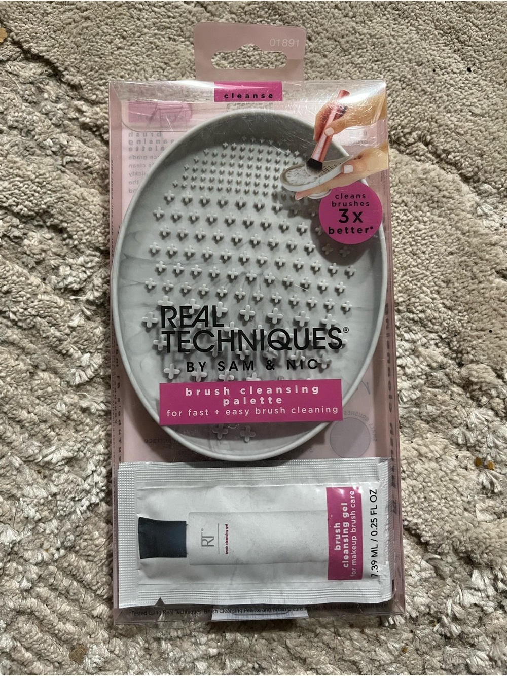 Real Techniques Brush Cleansing Palette in Light Gray with Pink Accents
